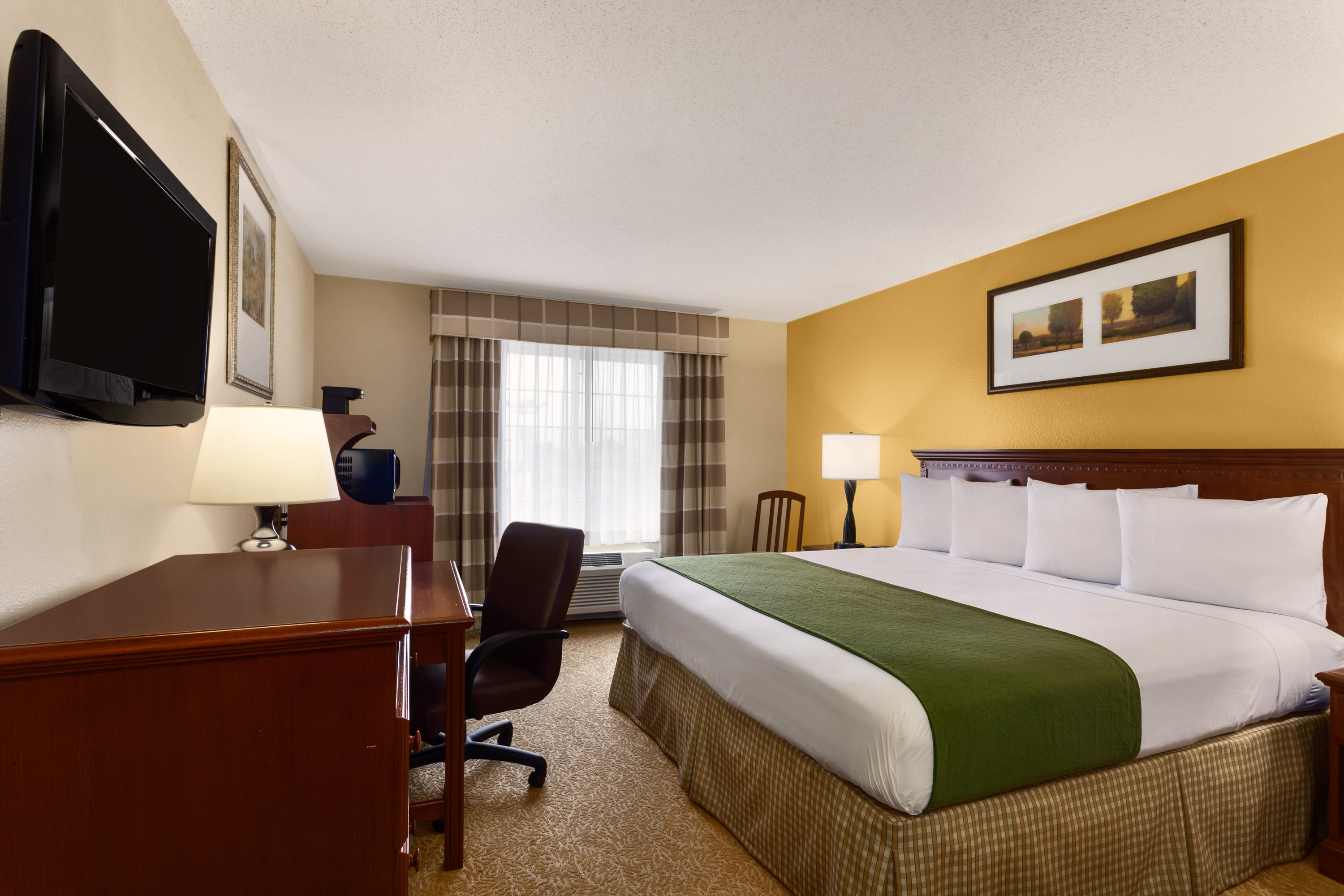 King guest room at Country Inn & Suites Marion
